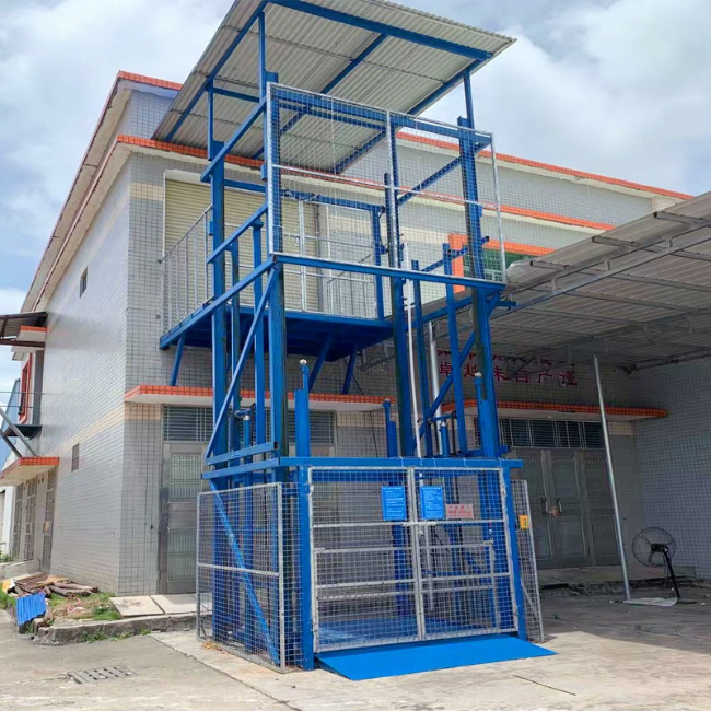 余干建材厂室外升降货梯安装